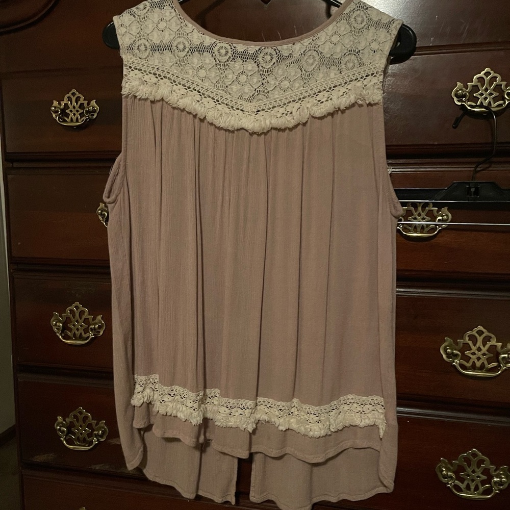 Cute Tank Top split in Back